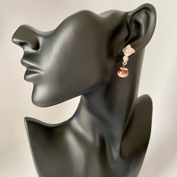 Pretty Earrings - Picture 2 of 2